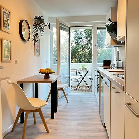 Modernes Designer-Apartment Fuer 7 Gaeste - 80Qm In Zentraler Lage, Self-Check-In Karlsruhe Exterior photo