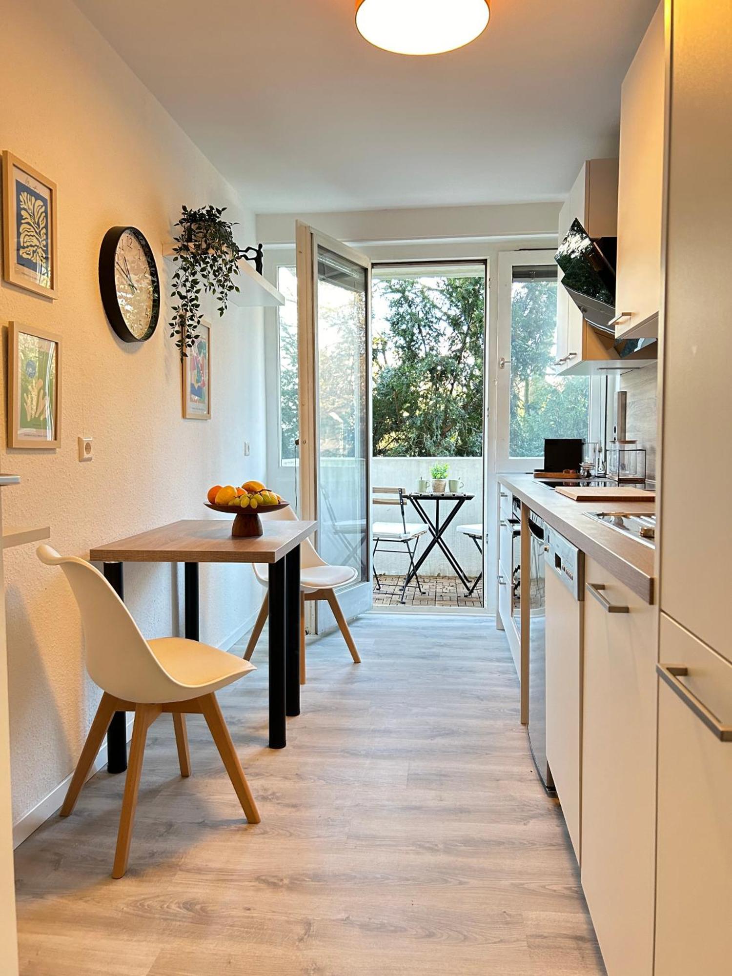 Modernes Designer-apartment Fuer 7 Gaeste - 80qm In Zentraler Lage, Self-check-in *