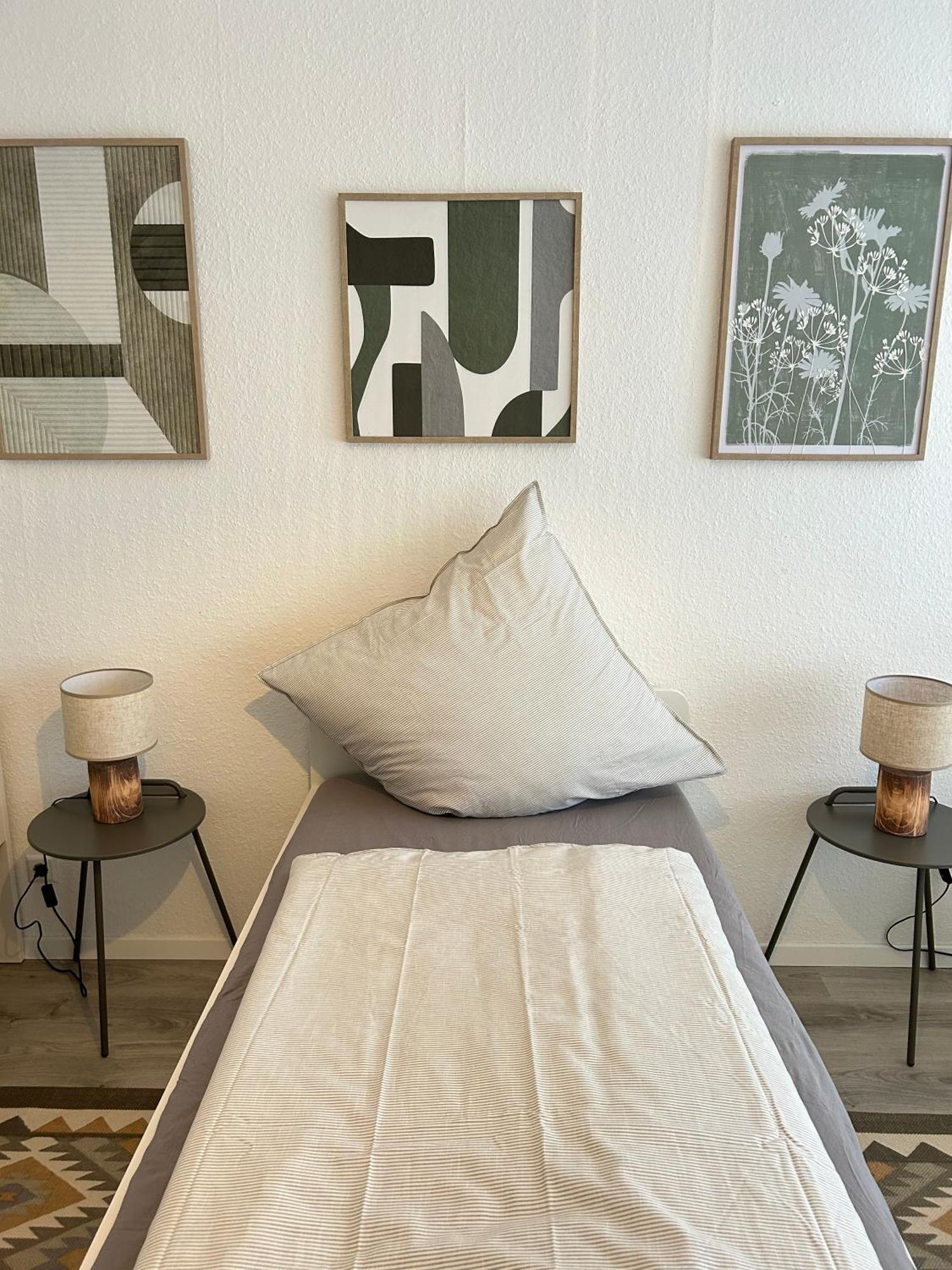 Modernes Designer-apartment Fuer 7 Gaeste - 80qm In Zentraler Lage, Self-check-in Apartment *